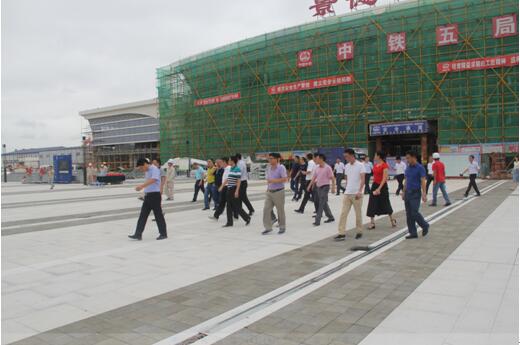 喜迎十九大,身邊看變化——我市干部賢內助、鄉(xiāng)鎮(zhèn)街道負責人參觀高鐵商務區(qū)