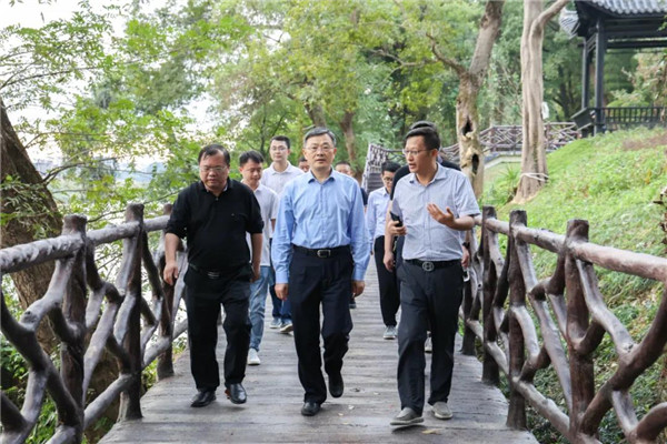 肖承貴深入市城投集團(tuán)重點項目建設(shè)現(xiàn)場調(diào)研